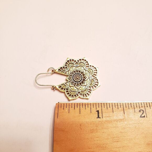 GOLDTONE FLORAL Earrings Classic Jewelry - Picture 4 of 5